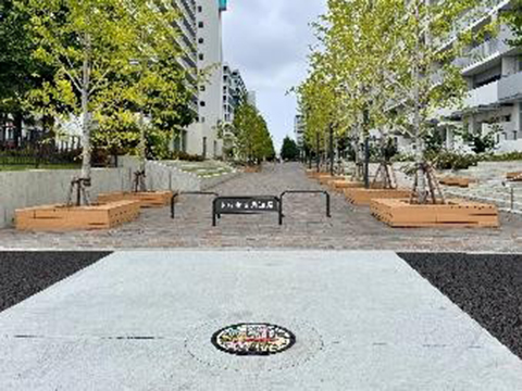 デザインマンホール①があけやき公園です 2025.7