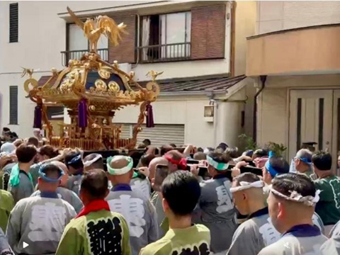 田端八幡神社例大祭② ６年振りの本宮神輿が通過中 2025.8